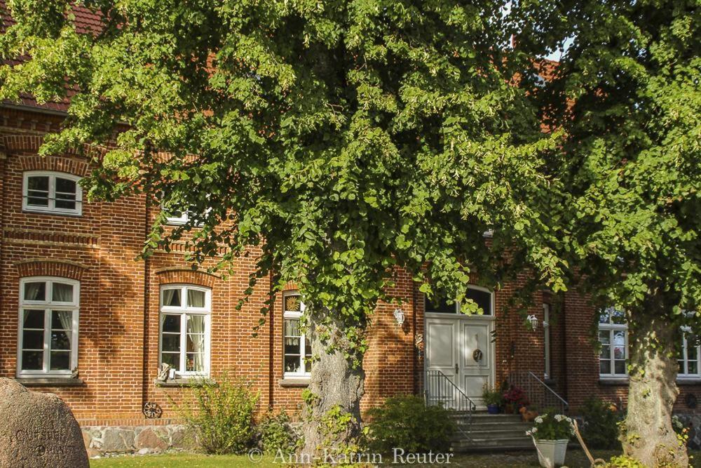 Gutshof Dubnitz - Ferienwohnung 1 "Carlo" Sassnitz Exterior photo